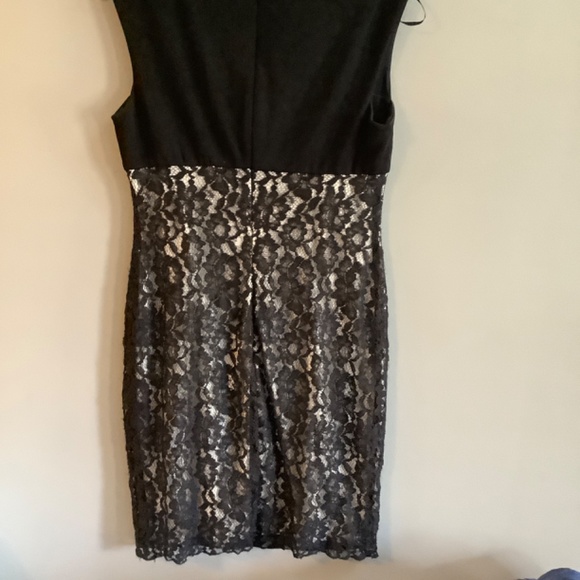 Black and cream dress. David Meister size 6 - Picture 2 of 2